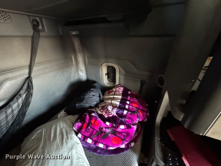 image for item GQ9223 2016 Freightliner Cascadia 125  semi truck