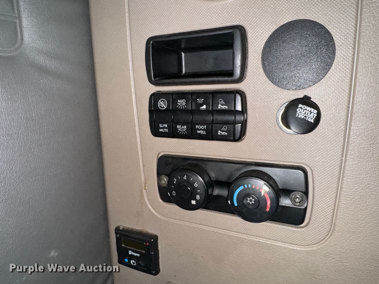 image for item GQ9223 2016 Freightliner Cascadia 125  semi truck