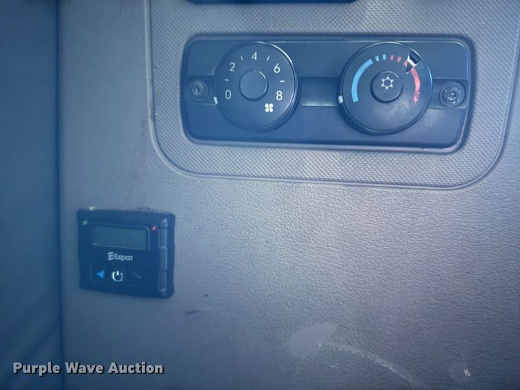 image for item GQ9223 2016 Freightliner Cascadia 125  semi truck