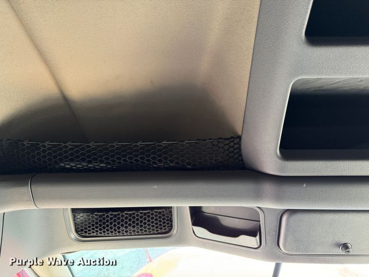 image for item GQ9223 2016 Freightliner Cascadia 125  semi truck