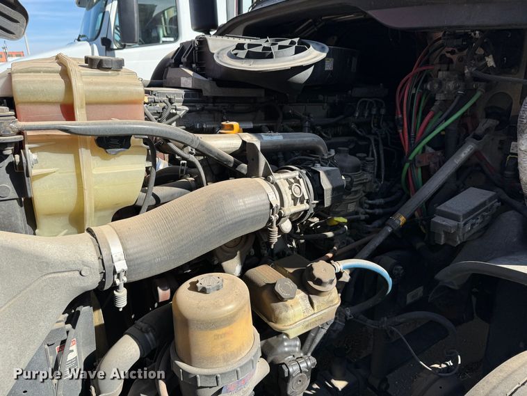 image for item GQ9223 2016 Freightliner Cascadia 125  semi truck