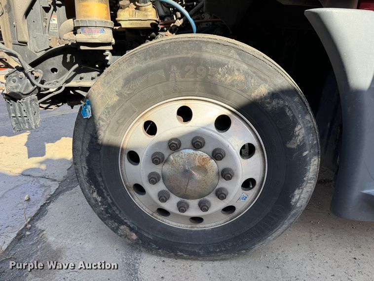 image for item GQ9223 2016 Freightliner Cascadia 125  semi truck