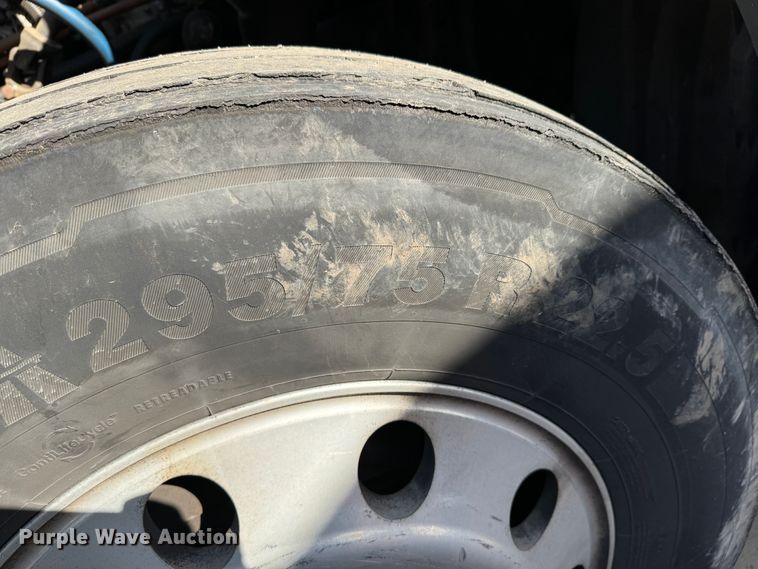 image for item GQ9223 2016 Freightliner Cascadia 125  semi truck