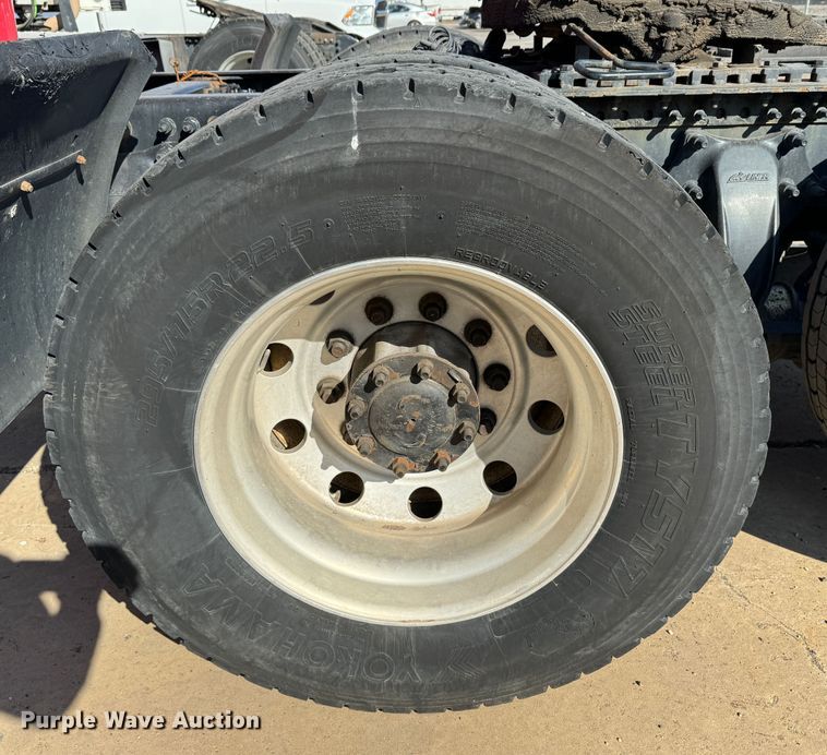 image for item GQ9223 2016 Freightliner Cascadia 125  semi truck