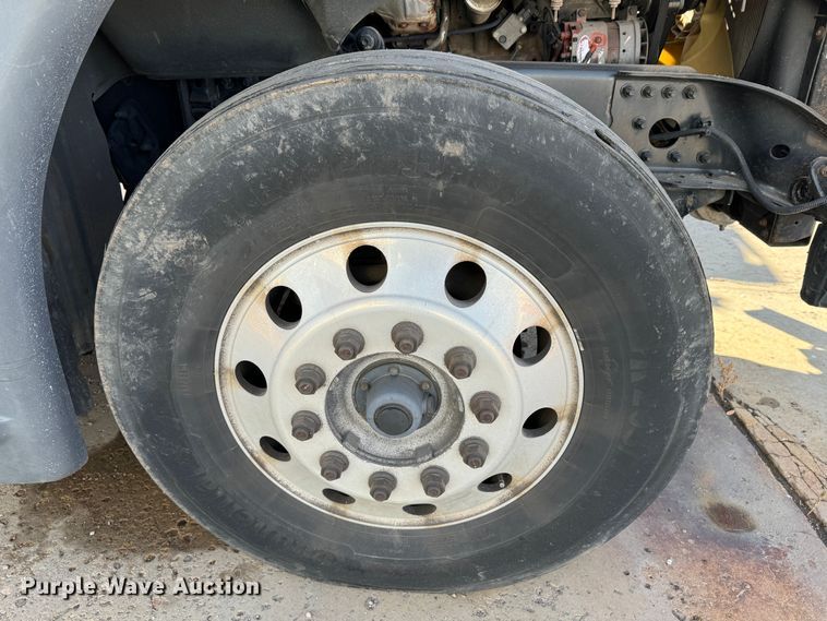 image for item GQ9223 2016 Freightliner Cascadia 125  semi truck