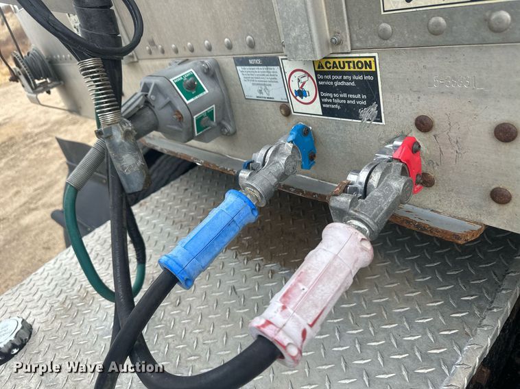 image for item IU9185 2010 Wilson PSDCL-406  livestock trailer