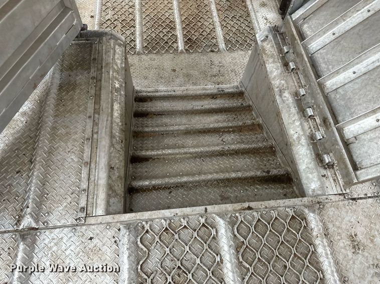 image for item IU9185 2010 Wilson PSDCL-406  livestock trailer