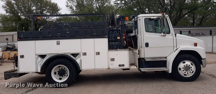 image for item KD9198 2000 Freightliner FL70  utility / service truck