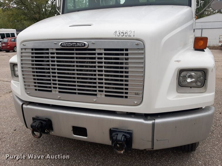 image for item KD9198 2000 Freightliner FL70  utility / service truck