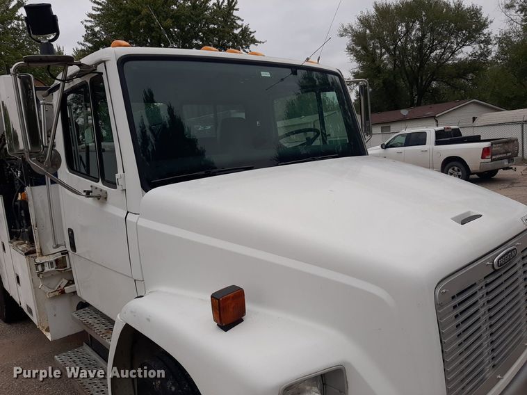 image for item KD9198 2000 Freightliner FL70  utility / service truck