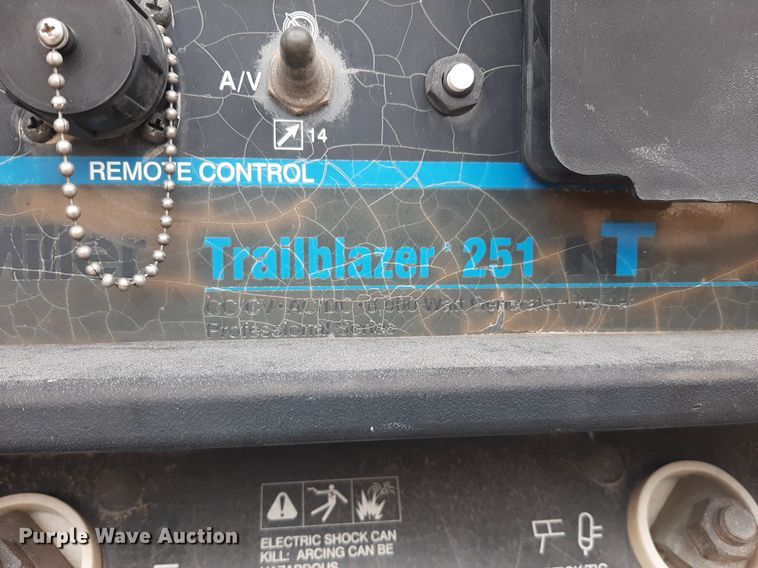 image for item KD9198 2000 Freightliner FL70  utility / service truck