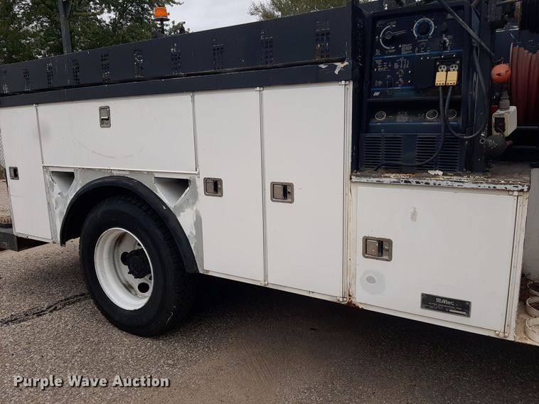 image for item KD9198 2000 Freightliner FL70  utility / service truck