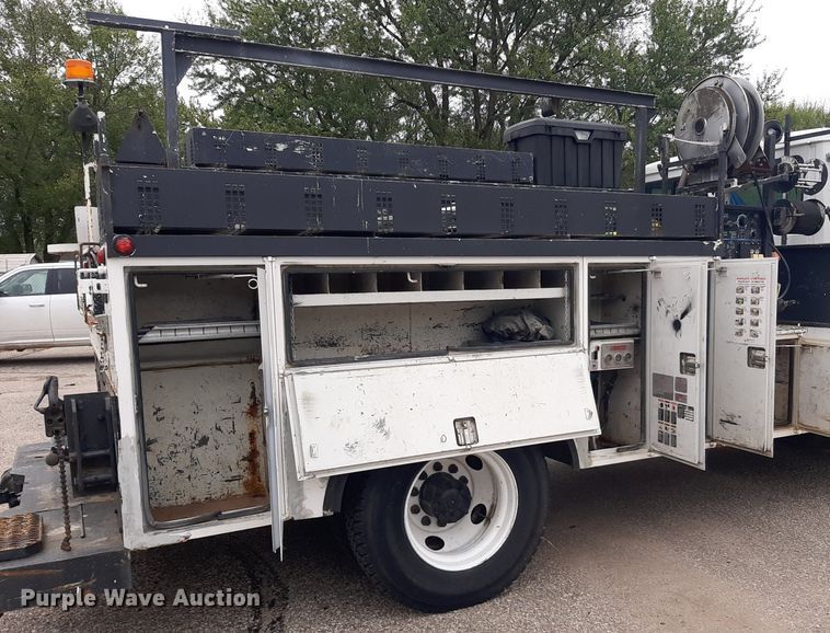 image for item KD9198 2000 Freightliner FL70  utility / service truck