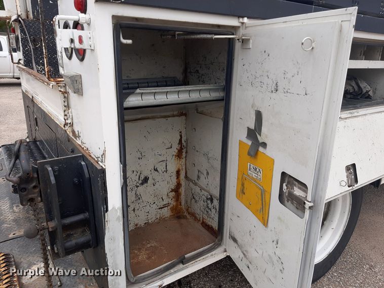 image for item KD9198 2000 Freightliner FL70  utility / service truck