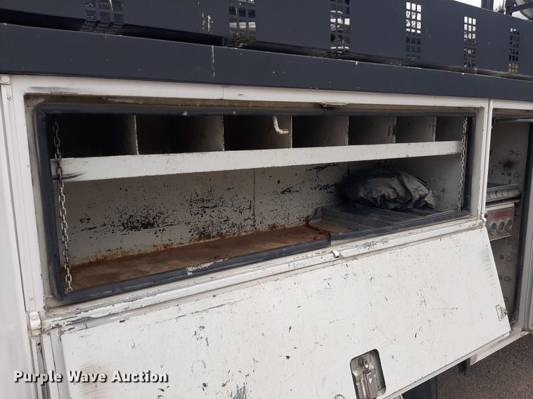 image for item KD9198 2000 Freightliner FL70  utility / service truck