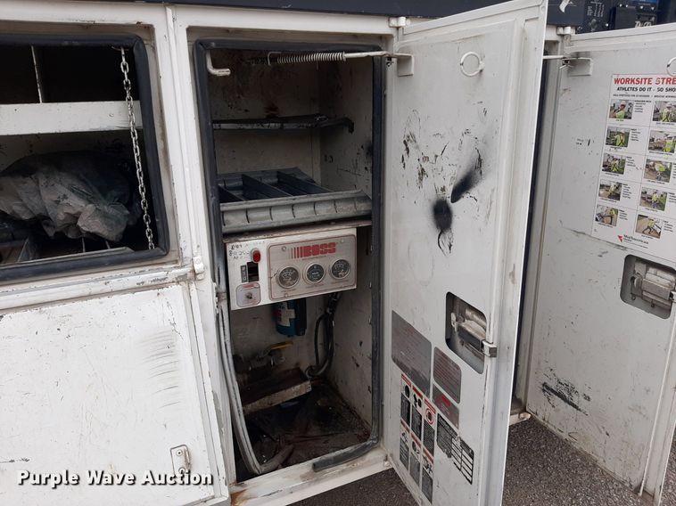 image for item KD9198 2000 Freightliner FL70  utility / service truck