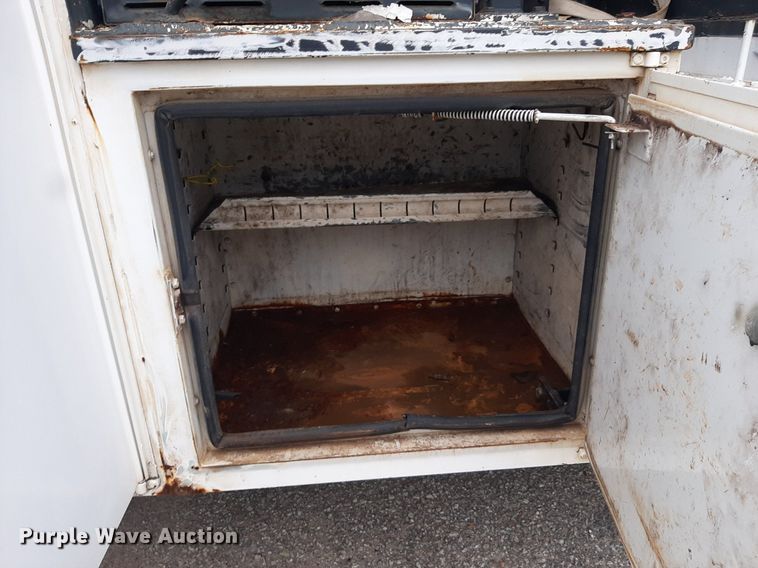 image for item KD9198 2000 Freightliner FL70  utility / service truck