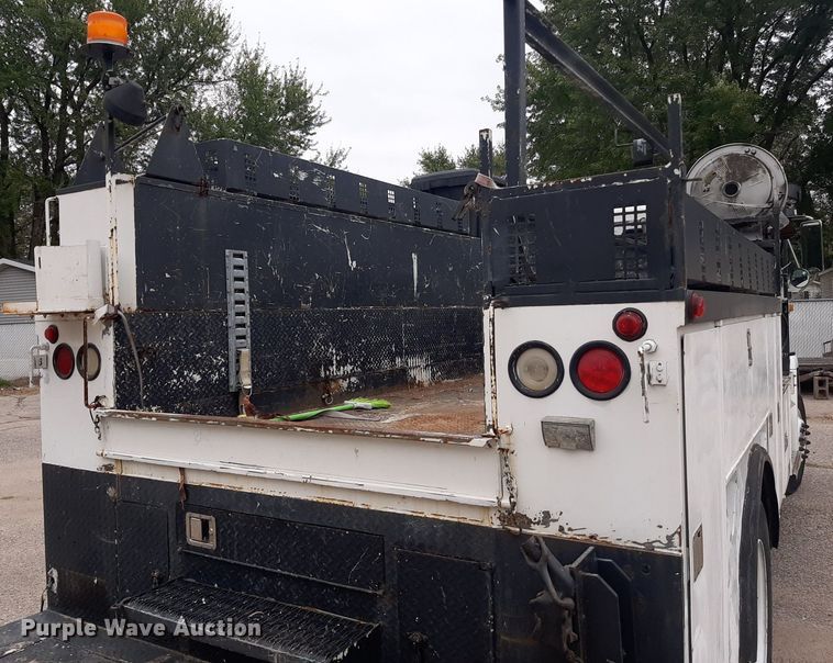 image for item KD9198 2000 Freightliner FL70  utility / service truck