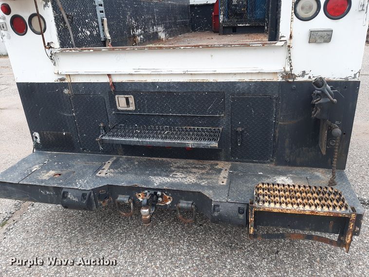 image for item KD9198 2000 Freightliner FL70  utility / service truck