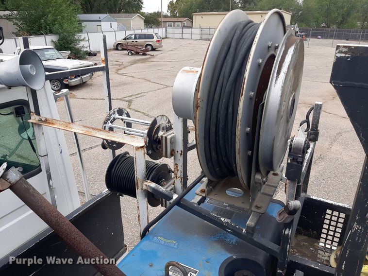 image for item KD9198 2000 Freightliner FL70  utility / service truck