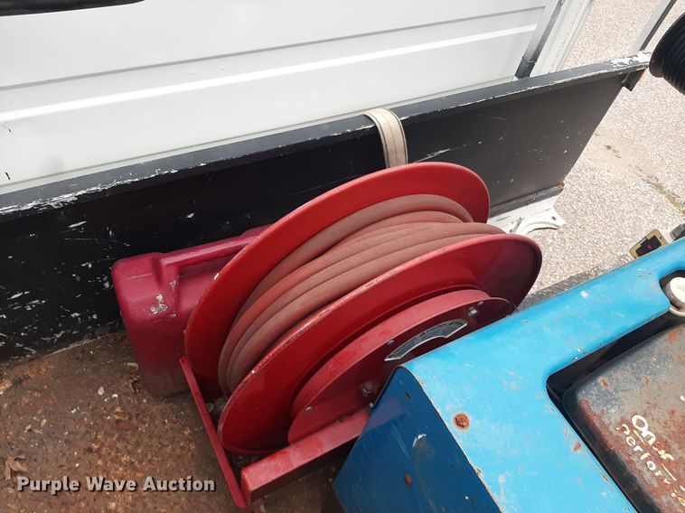 image for item KD9198 2000 Freightliner FL70  utility / service truck