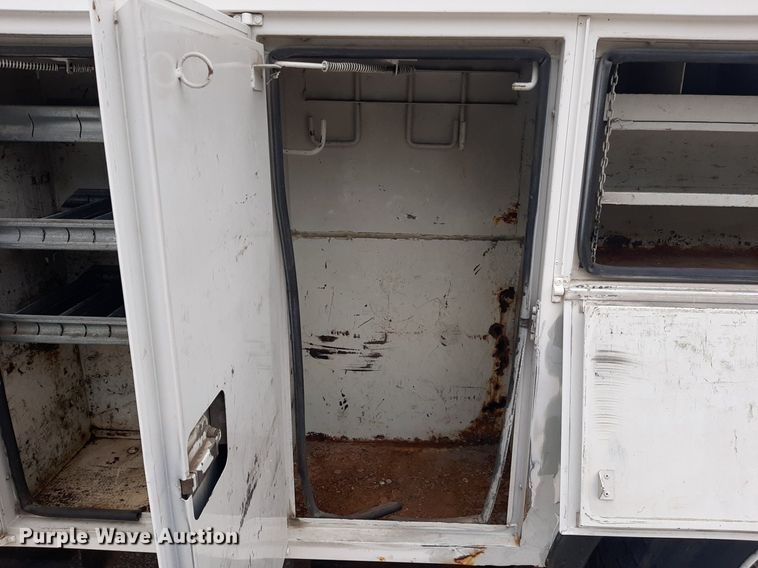 image for item KD9198 2000 Freightliner FL70  utility / service truck