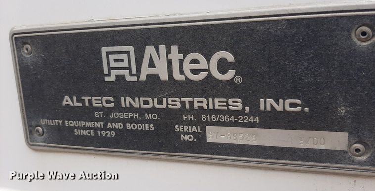 image for item KD9198 2000 Freightliner FL70  utility / service truck