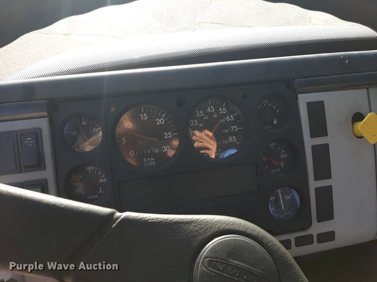 image for item KD9198 2000 Freightliner FL70  utility / service truck