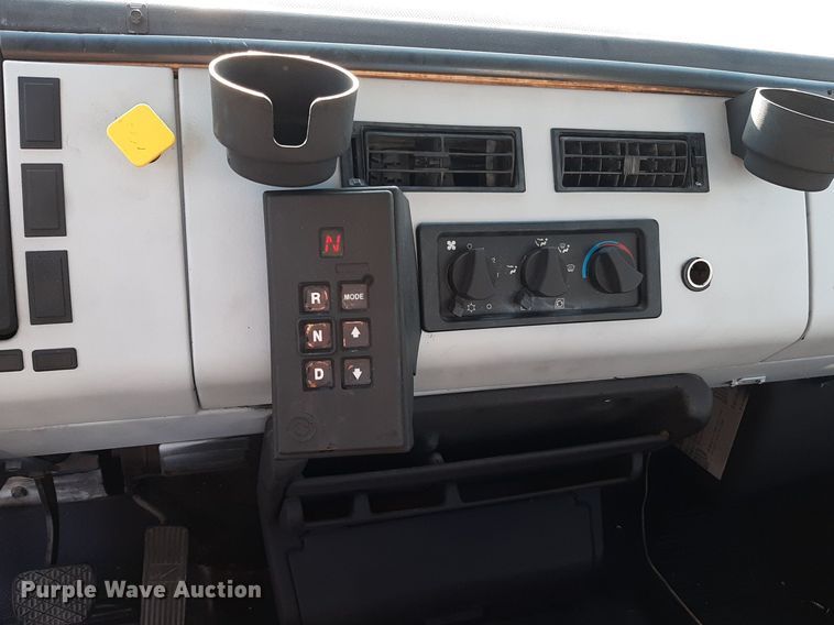 image for item KD9198 2000 Freightliner FL70  utility / service truck