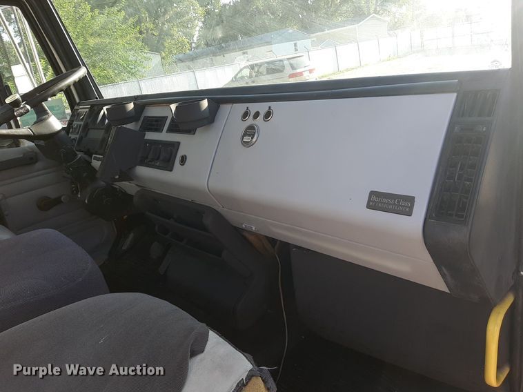 image for item KD9198 2000 Freightliner FL70  utility / service truck