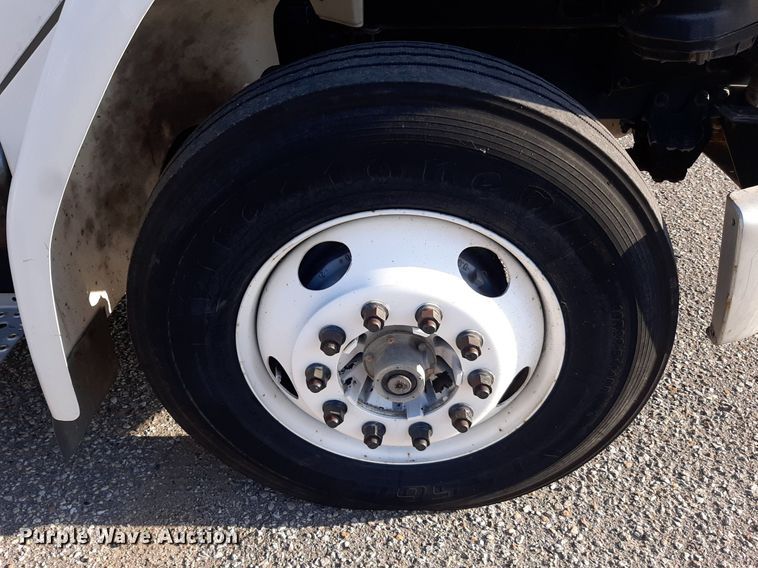 image for item KD9198 2000 Freightliner FL70  utility / service truck