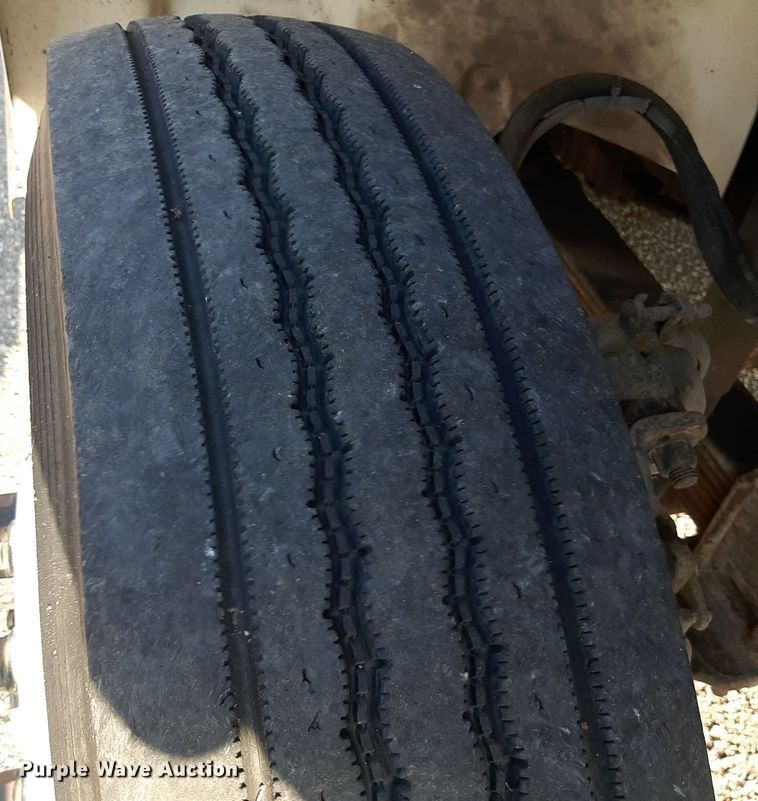 image for item KD9198 2000 Freightliner FL70  utility / service truck