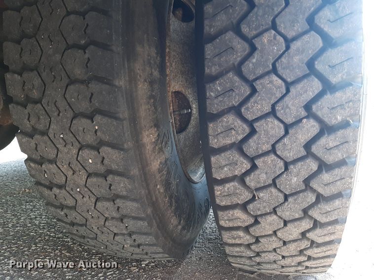 image for item KD9198 2000 Freightliner FL70  utility / service truck