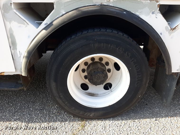 image for item KD9198 2000 Freightliner FL70  utility / service truck