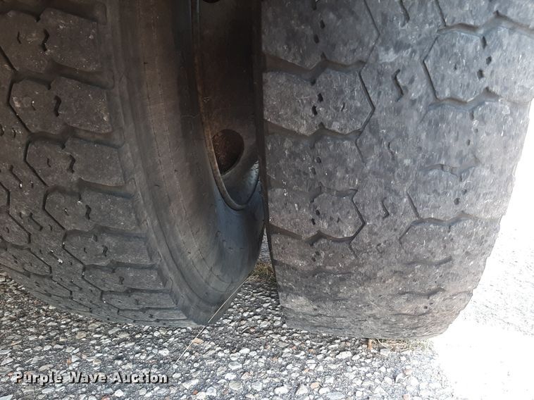 image for item KD9198 2000 Freightliner FL70  utility / service truck