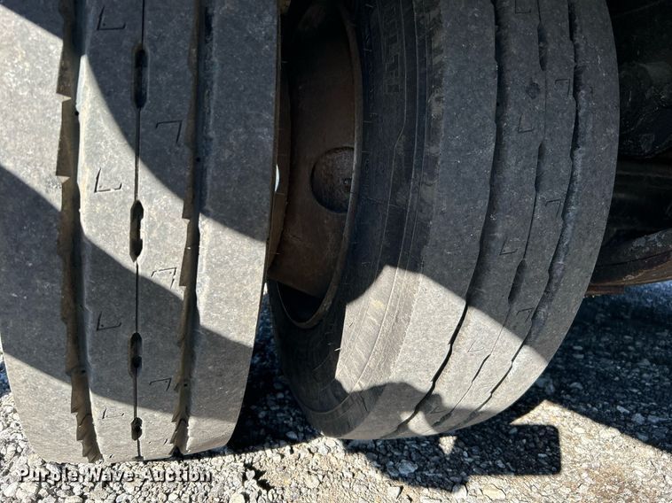 image for item KH9577 1991 Trail King TK70SA-182 drop deck equipment trailer