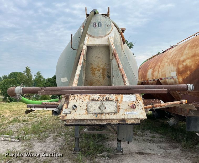 image for item LB9018 1974 Fruehauf  pneumatic dry bulk trailer