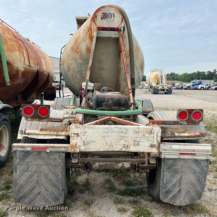 image for item LB9018 1974 Fruehauf  pneumatic dry bulk trailer