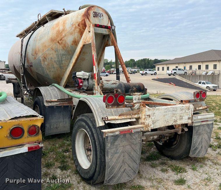 image for item LB9018 1974 Fruehauf  pneumatic dry bulk trailer