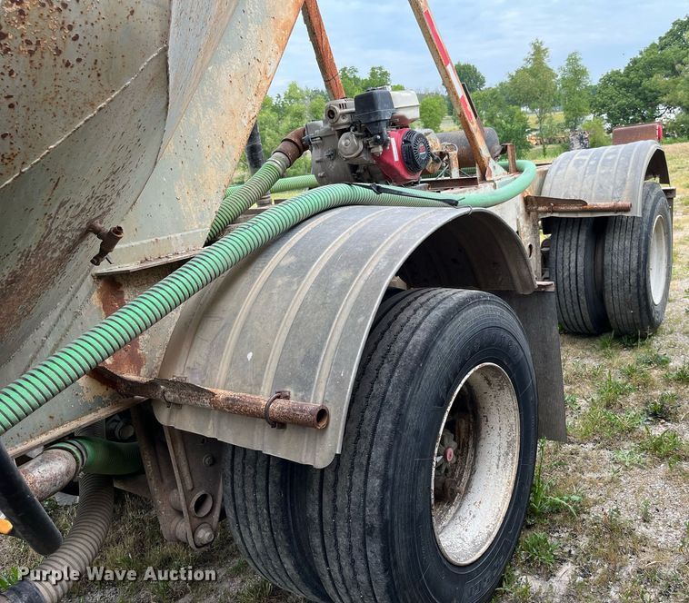image for item LB9018 1974 Fruehauf  pneumatic dry bulk trailer