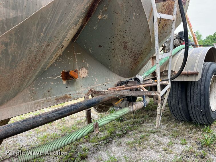 image for item LB9018 1974 Fruehauf  pneumatic dry bulk trailer