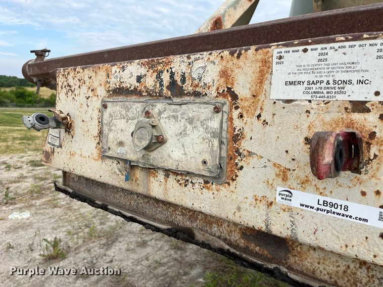 image for item LB9018 1974 Fruehauf  pneumatic dry bulk trailer