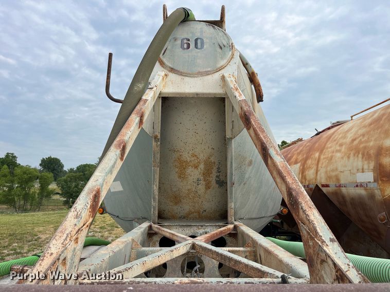 image for item LB9018 1974 Fruehauf  pneumatic dry bulk trailer