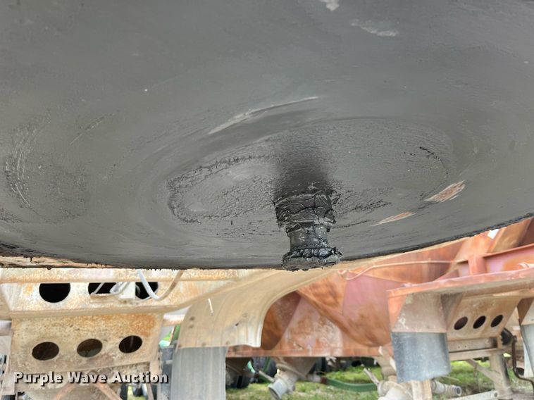 image for item LB9018 1974 Fruehauf  pneumatic dry bulk trailer