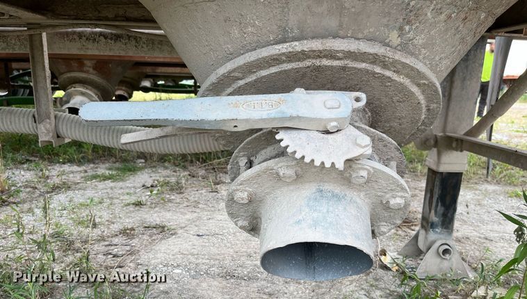 image for item LB9018 1974 Fruehauf  pneumatic dry bulk trailer