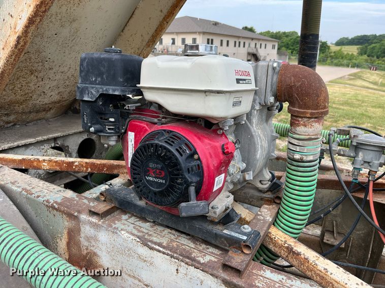 image for item LB9018 1974 Fruehauf  pneumatic dry bulk trailer