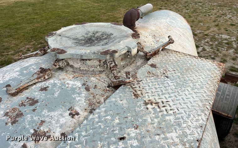 image for item LB9018 1974 Fruehauf  pneumatic dry bulk trailer