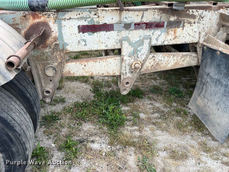 image for item LB9018 1974 Fruehauf  pneumatic dry bulk trailer