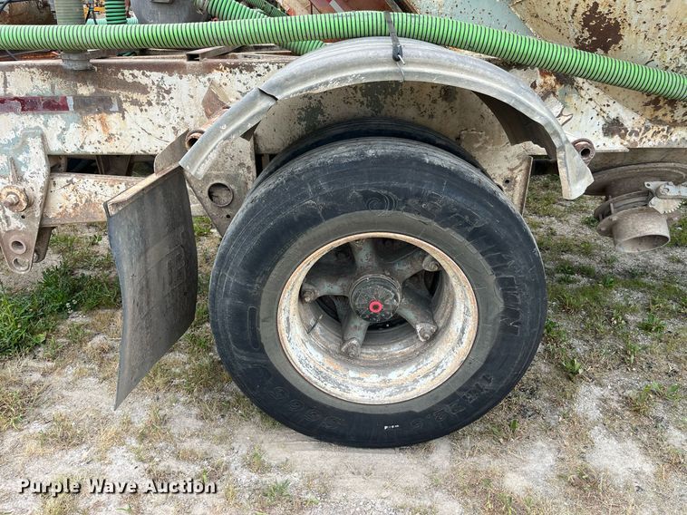 image for item LB9018 1974 Fruehauf  pneumatic dry bulk trailer