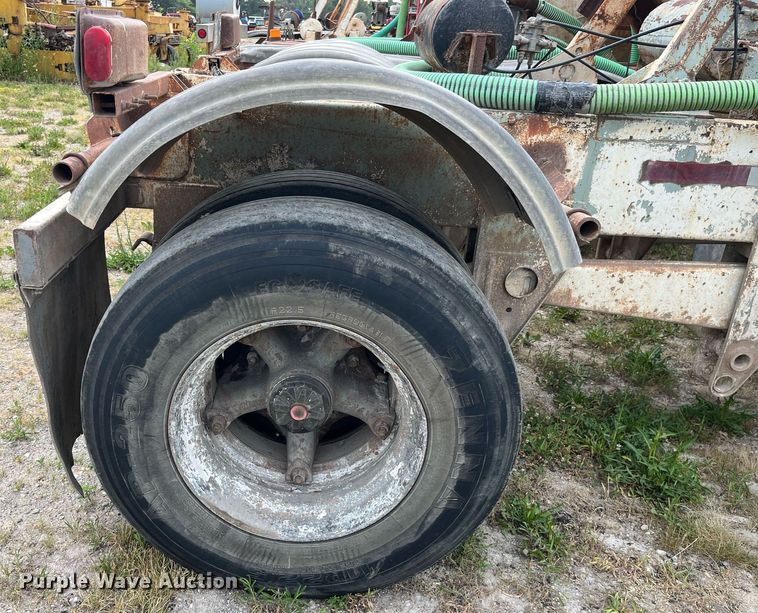 image for item LB9018 1974 Fruehauf  pneumatic dry bulk trailer